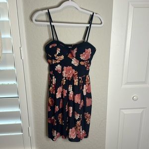 Women's Dress with Pockets and Adjustable Straps EUC